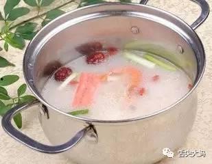 看市井火锅底料自制清汤,还原地道清汤风味
